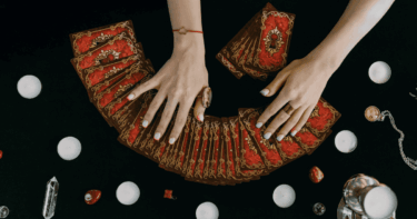 霊感タロットで彼の本音と恋の行方を知りたい！不安な恋愛から抜け出す方法